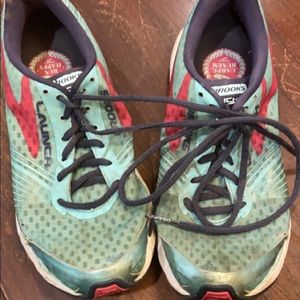 Brooks tennis shoes